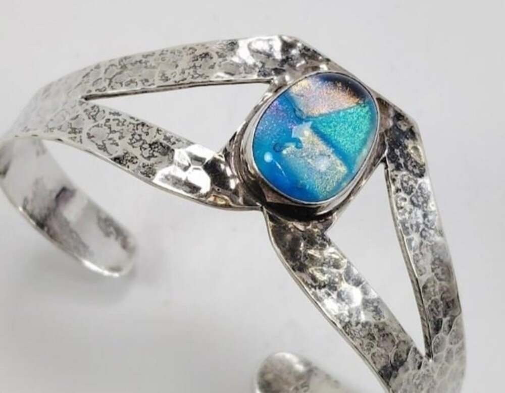 925 Sterling Silver Vintage Blue Green Cabochon Hammered Cuff Bracelet  Nice